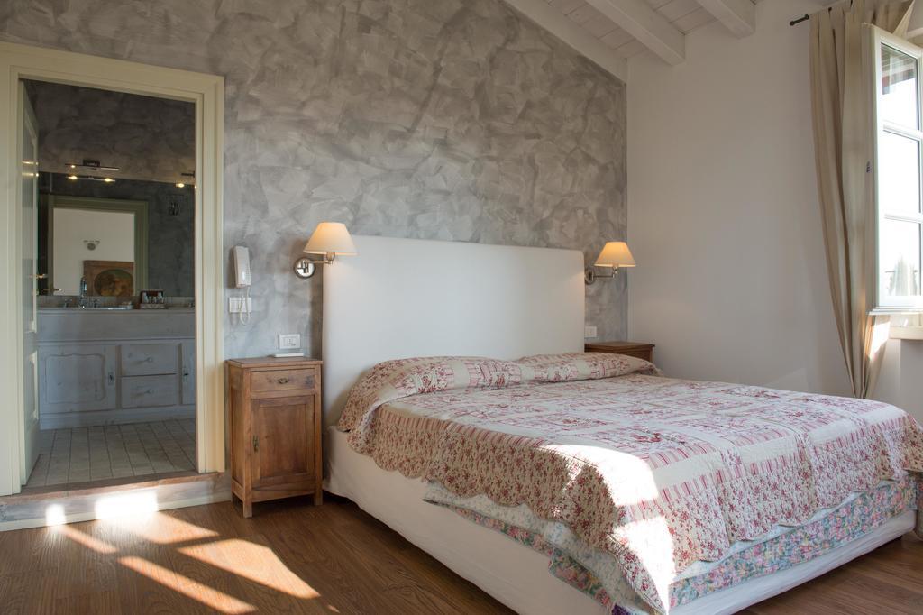La Favola Sirmione Villa Buitenkant foto